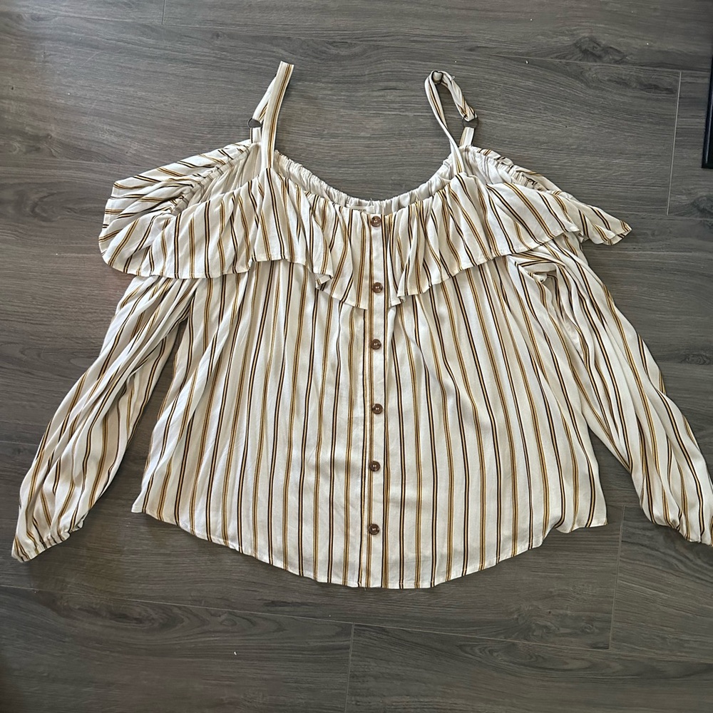 Maurices long sleeve cold shoulder top